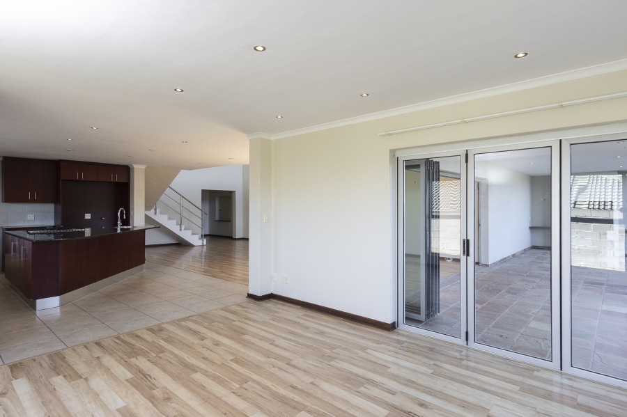 To Let 4 Bedroom Property for Rent in Heldervue Western Cape